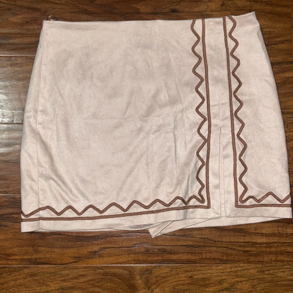 Main Strip Cream Skirt with Brown Detail